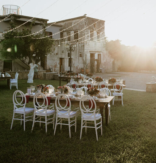 Rustic estate wedding in red & green